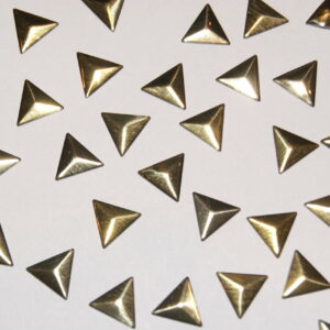 Ref 10612 – 50 Clous Triangle 10 mm Or